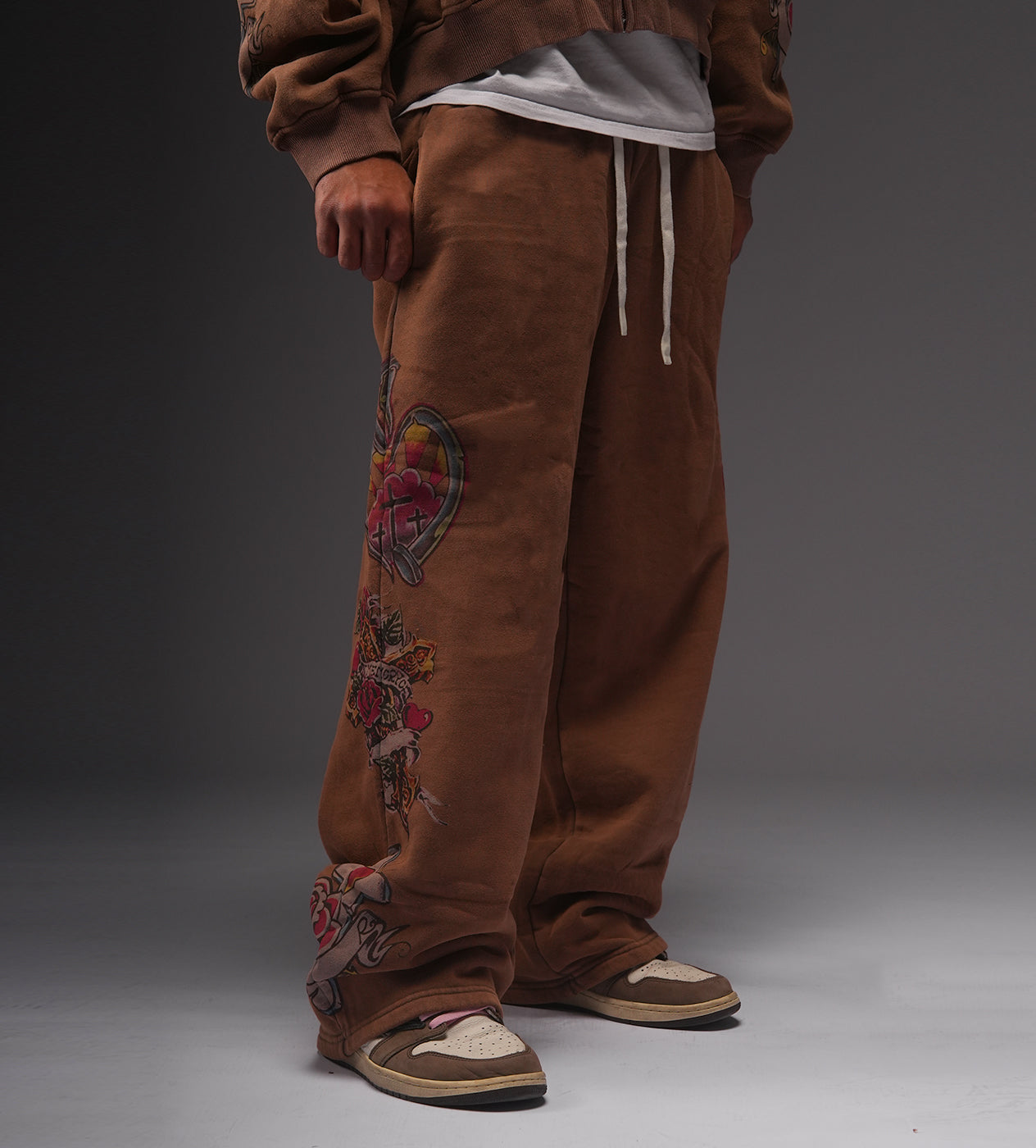 https://cdn.shopify.com/s/files/1/0741/8799/7502/files/Righteous-Risen-King-Sweatpants-Brown-model-pant.jpg?v=1766209370